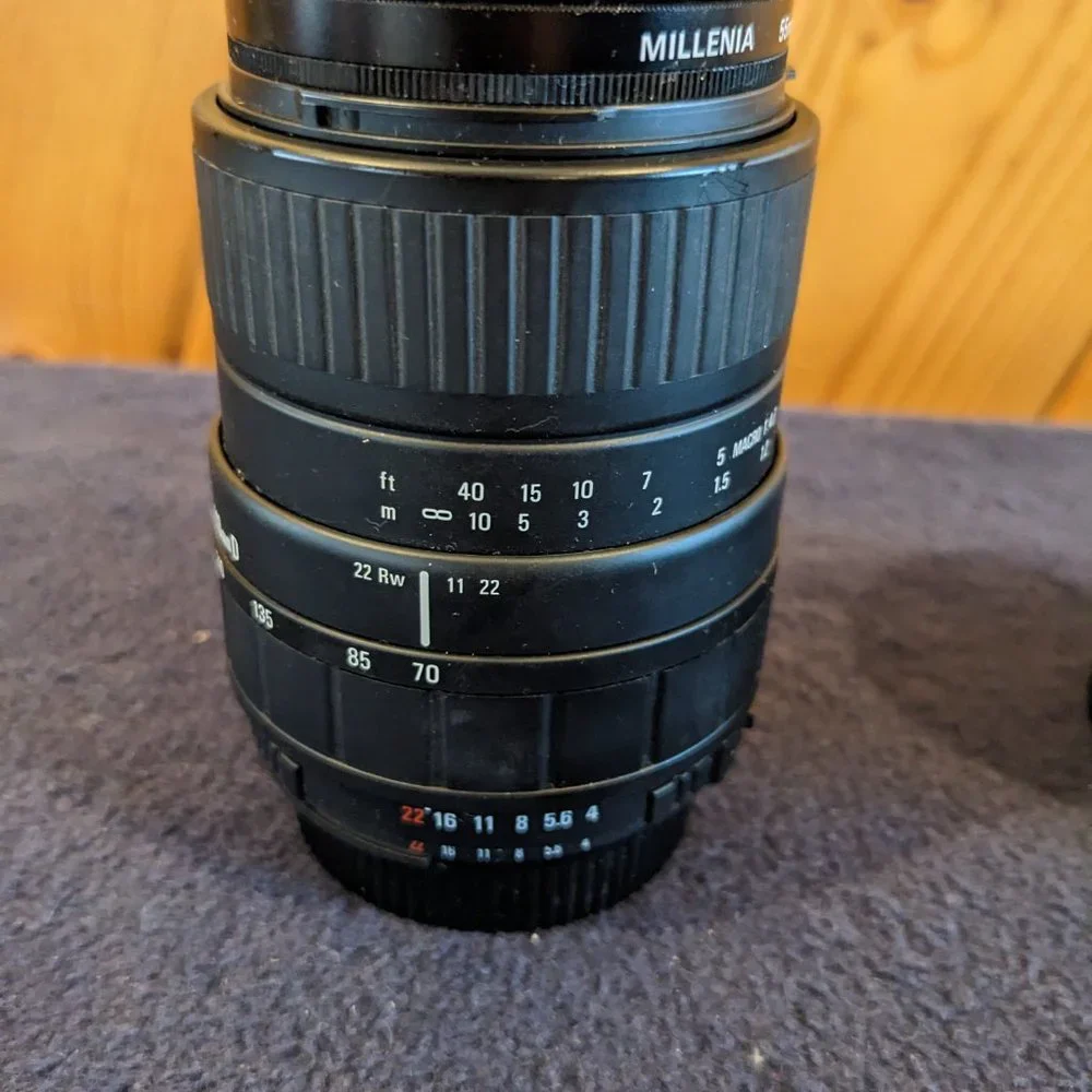 Sigma AF 70-210mm f/4-5.6 Lens + Caps+ Hood Tested Excellent Condition